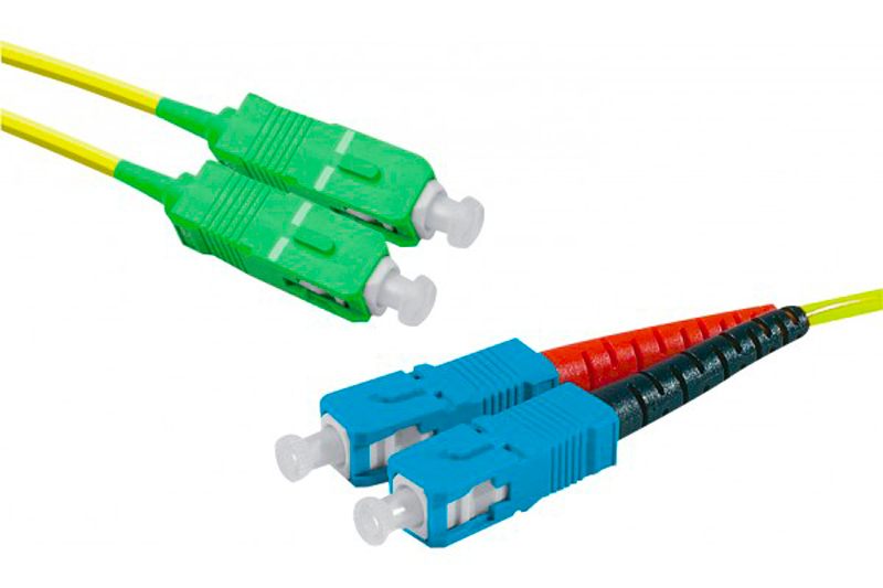 Internet a Fibre Optique. Réseau De Câbles Reliés à Un Routeur